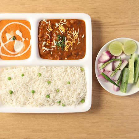 גורגאון Aamantran Residency Hotel, Sohna Road, Sector 49, Gurugram מראה חיצוני תמונה