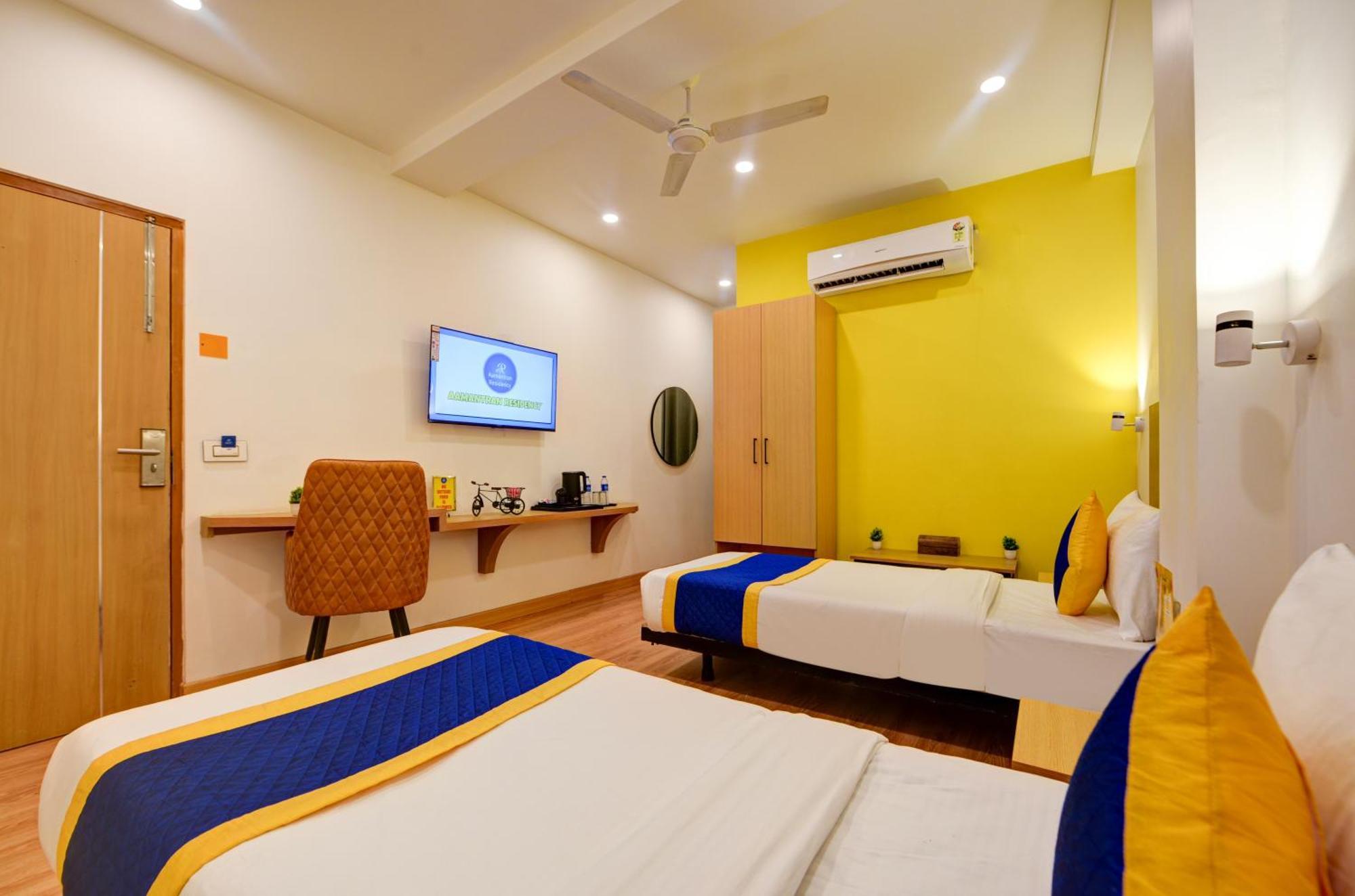 גורגאון Aamantran Residency Hotel, Sohna Road, Sector 49, Gurugram מראה חיצוני תמונה