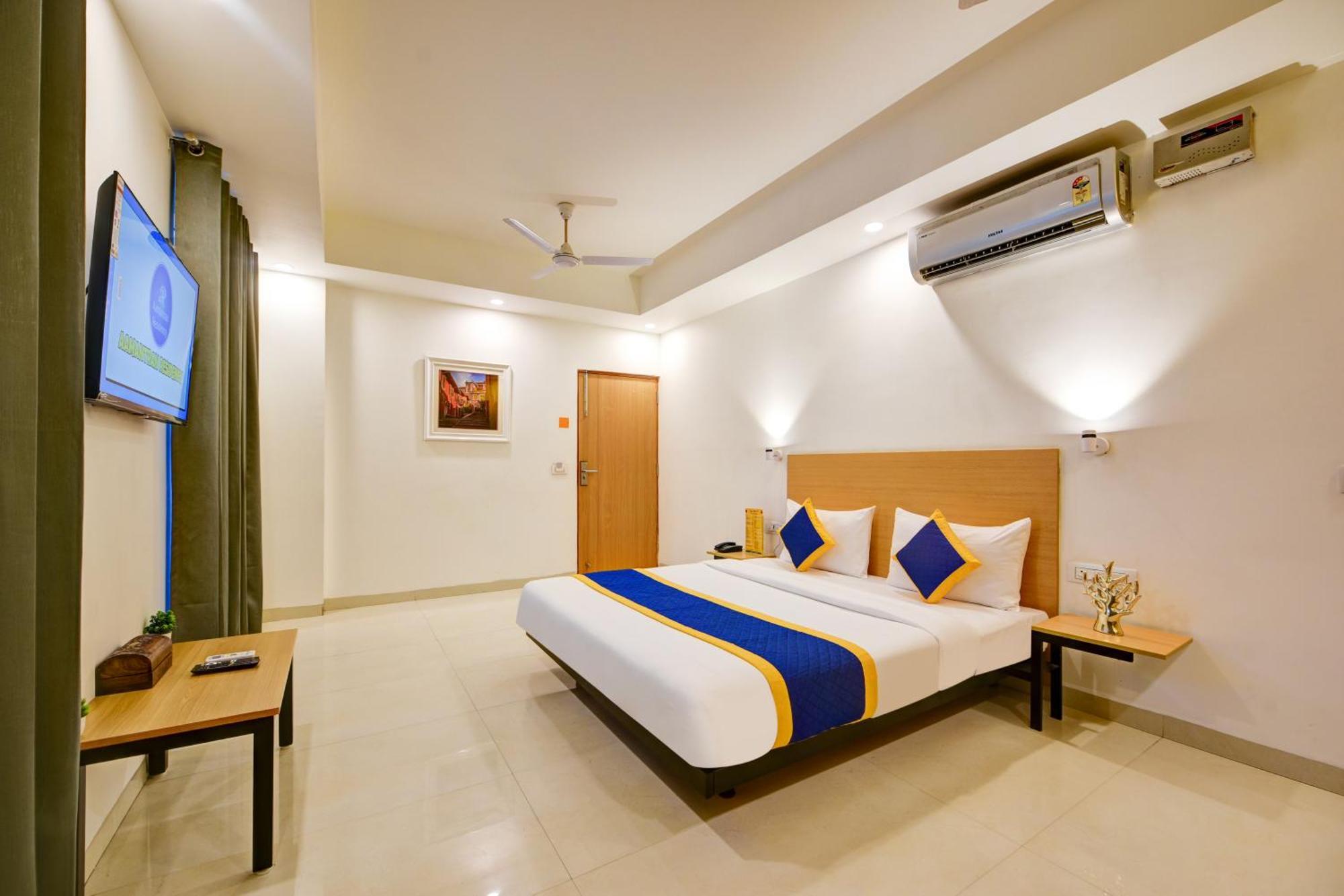 גורגאון Aamantran Residency Hotel, Sohna Road, Sector 49, Gurugram מראה חיצוני תמונה