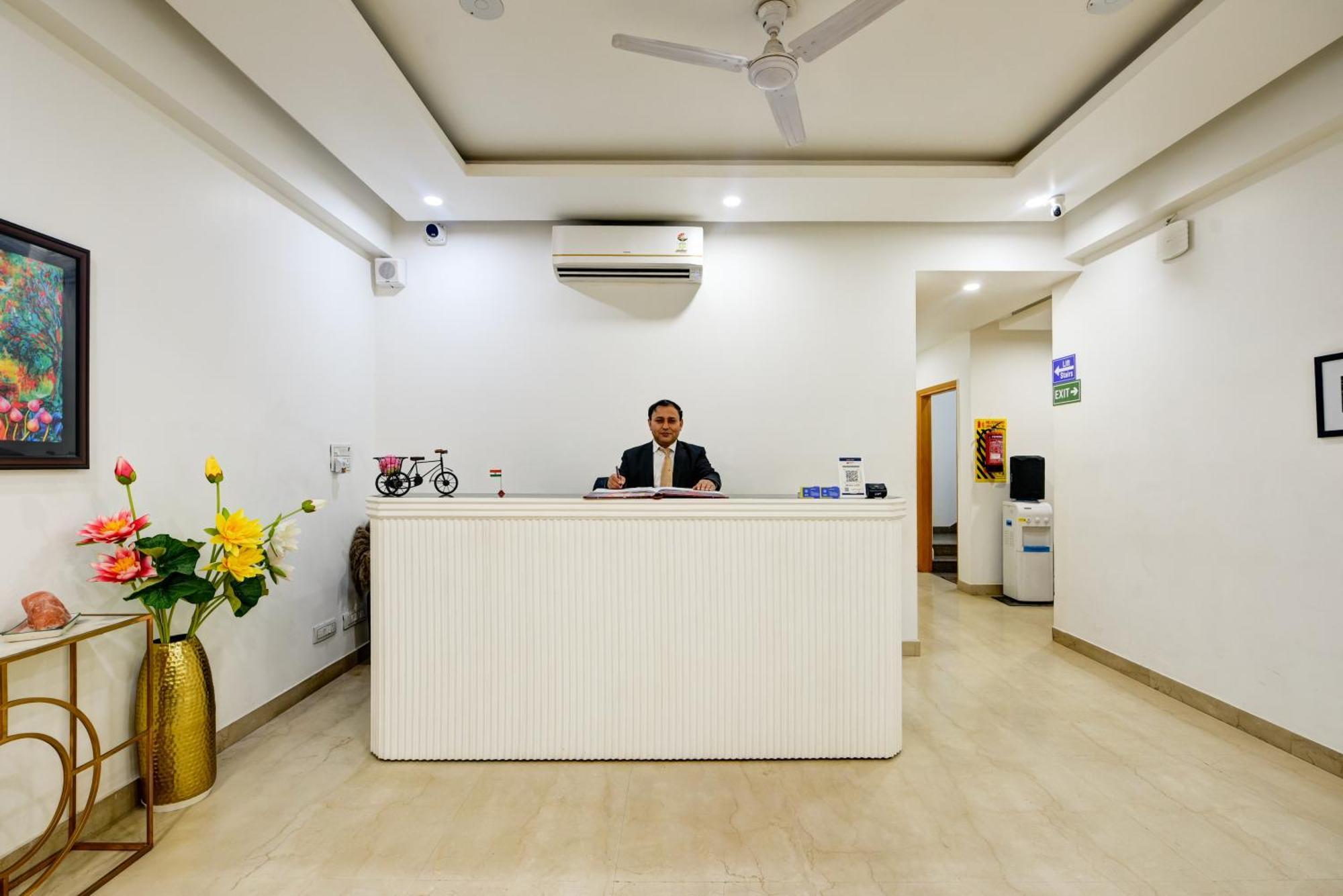 גורגאון Aamantran Residency Hotel, Sohna Road, Sector 49, Gurugram מראה חיצוני תמונה