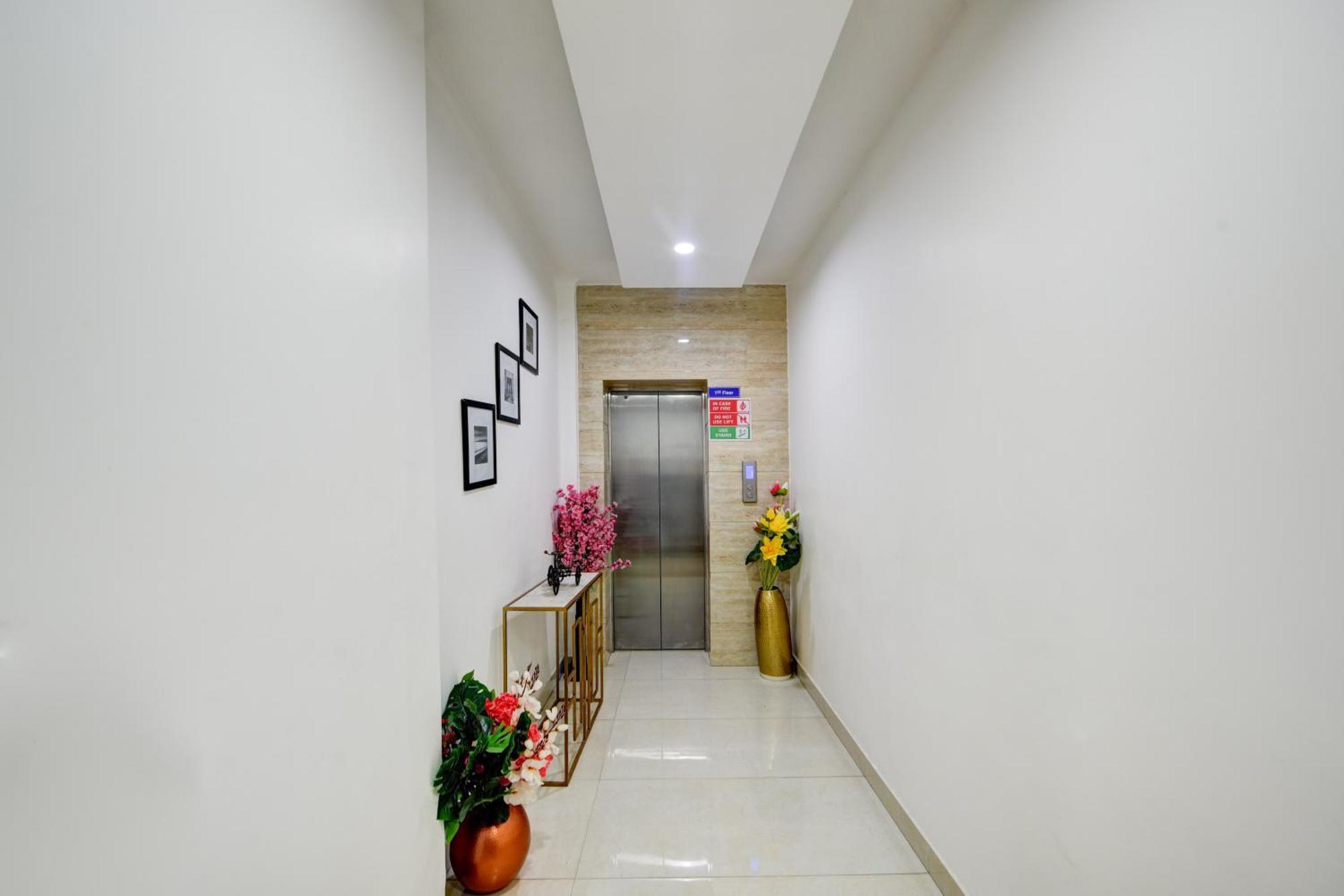 גורגאון Aamantran Residency Hotel, Sohna Road, Sector 49, Gurugram מראה חיצוני תמונה