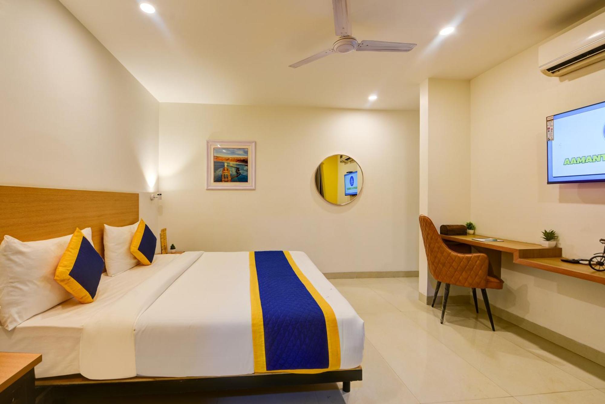 גורגאון Aamantran Residency Hotel, Sohna Road, Sector 49, Gurugram מראה חיצוני תמונה