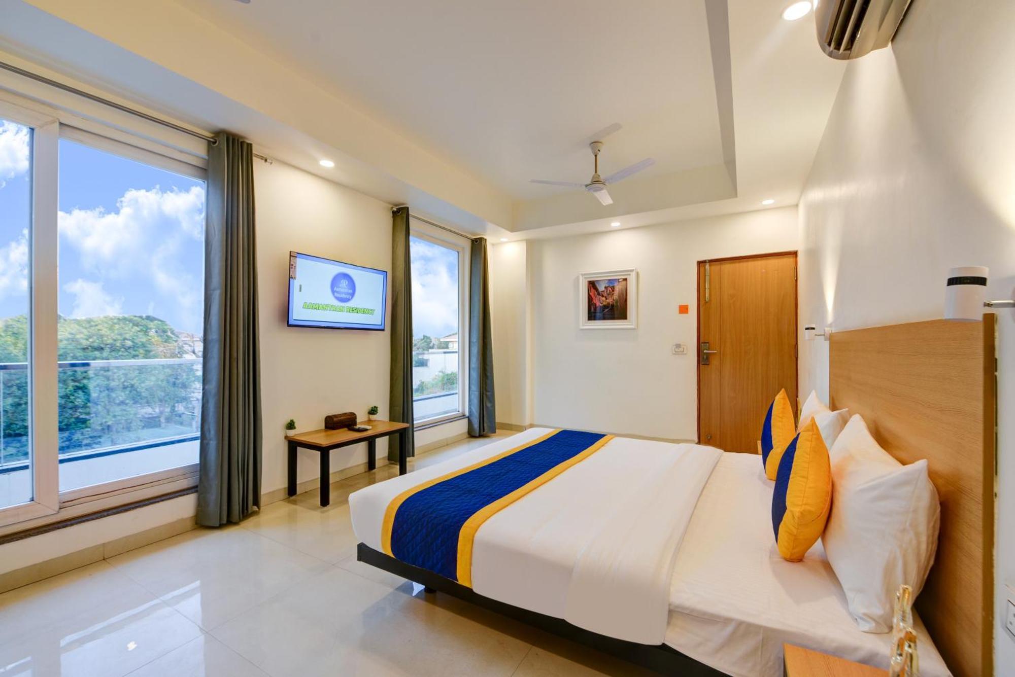 גורגאון Aamantran Residency Hotel, Sohna Road, Sector 49, Gurugram מראה חיצוני תמונה