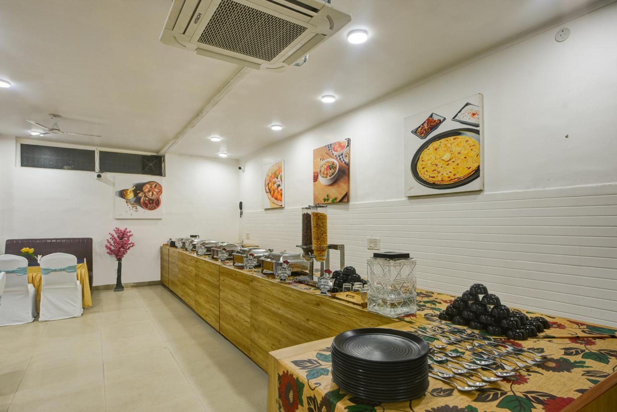 גורגאון Aamantran Residency Hotel, Sohna Road, Sector 49, Gurugram מראה חיצוני תמונה