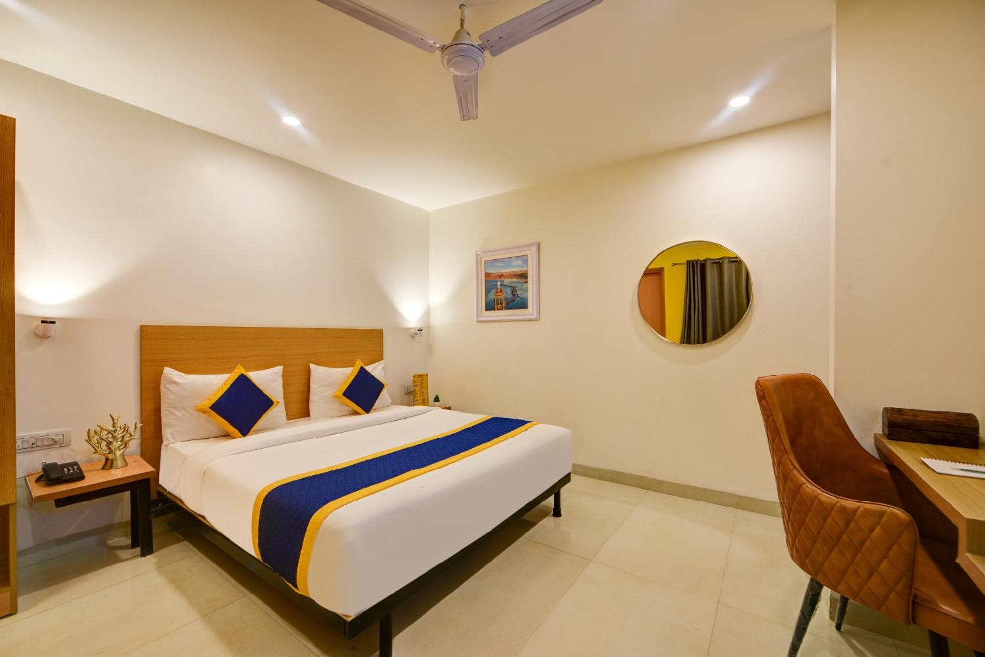 גורגאון Aamantran Residency Hotel, Sohna Road, Sector 49, Gurugram מראה חיצוני תמונה