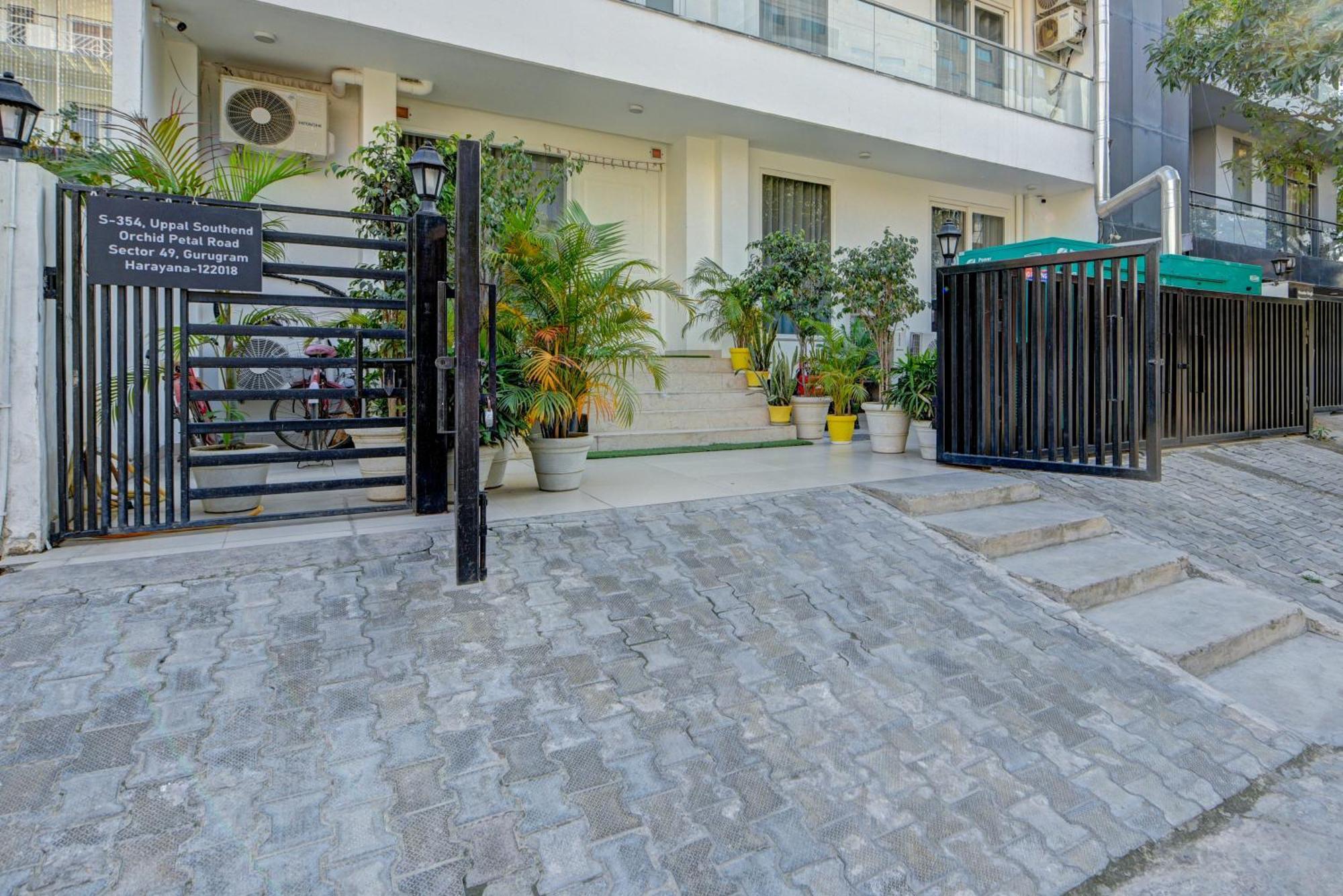 גורגאון Aamantran Residency Hotel, Sohna Road, Sector 49, Gurugram מראה חיצוני תמונה