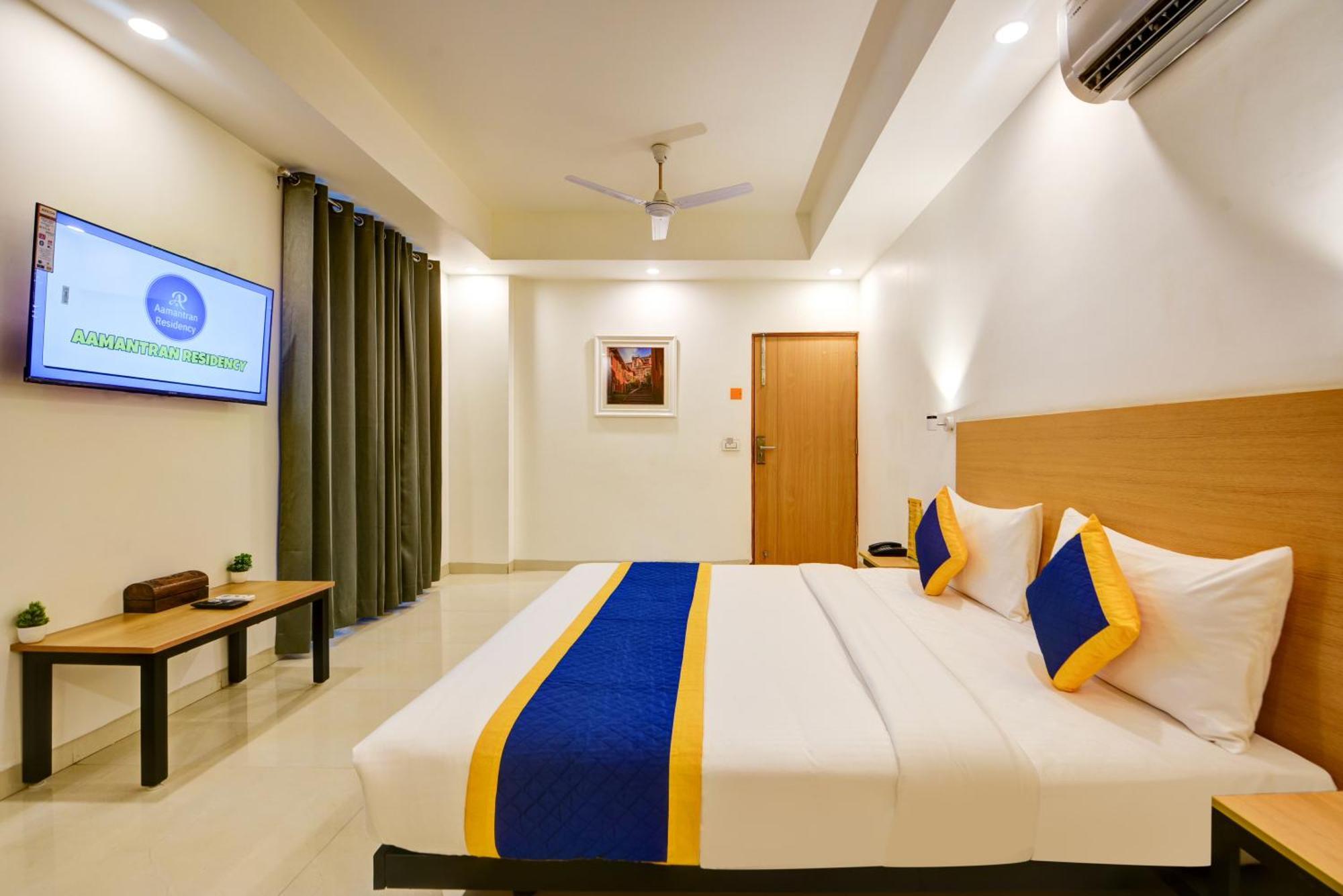 גורגאון Aamantran Residency Hotel, Sohna Road, Sector 49, Gurugram מראה חיצוני תמונה